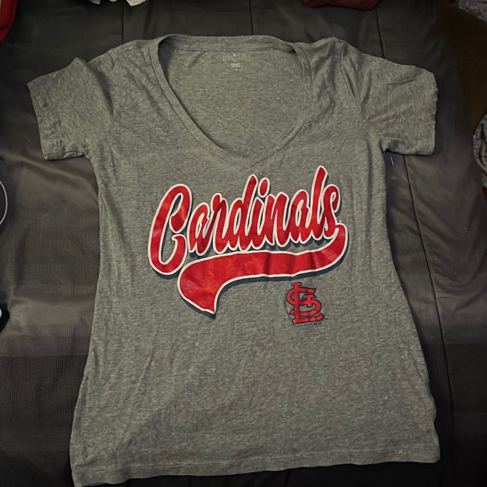 Gray Cardinals t-shirt.